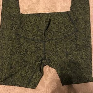 Lululemon wunder under size 10